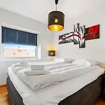 Roomsly Apartments - Free Parking In Peaceful Area